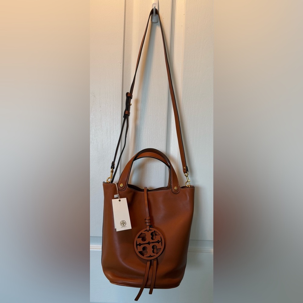 TORY BURCH MILLER BUCKET BAG || Aged Camello